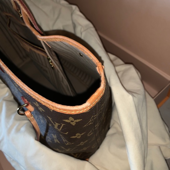 Authentic Louis Vuitton Neverfull GM - Picture 15 of 16